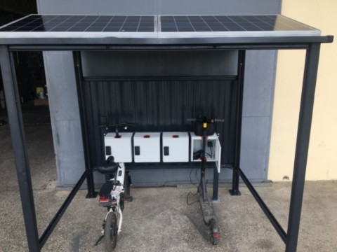 Carport solaire recharge trottinette